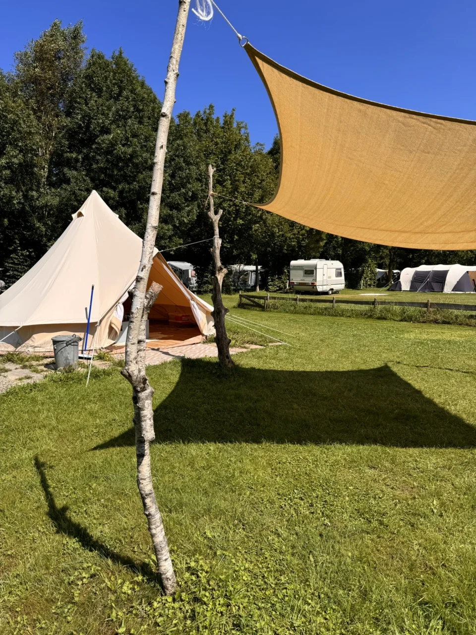 bell tent van afstand